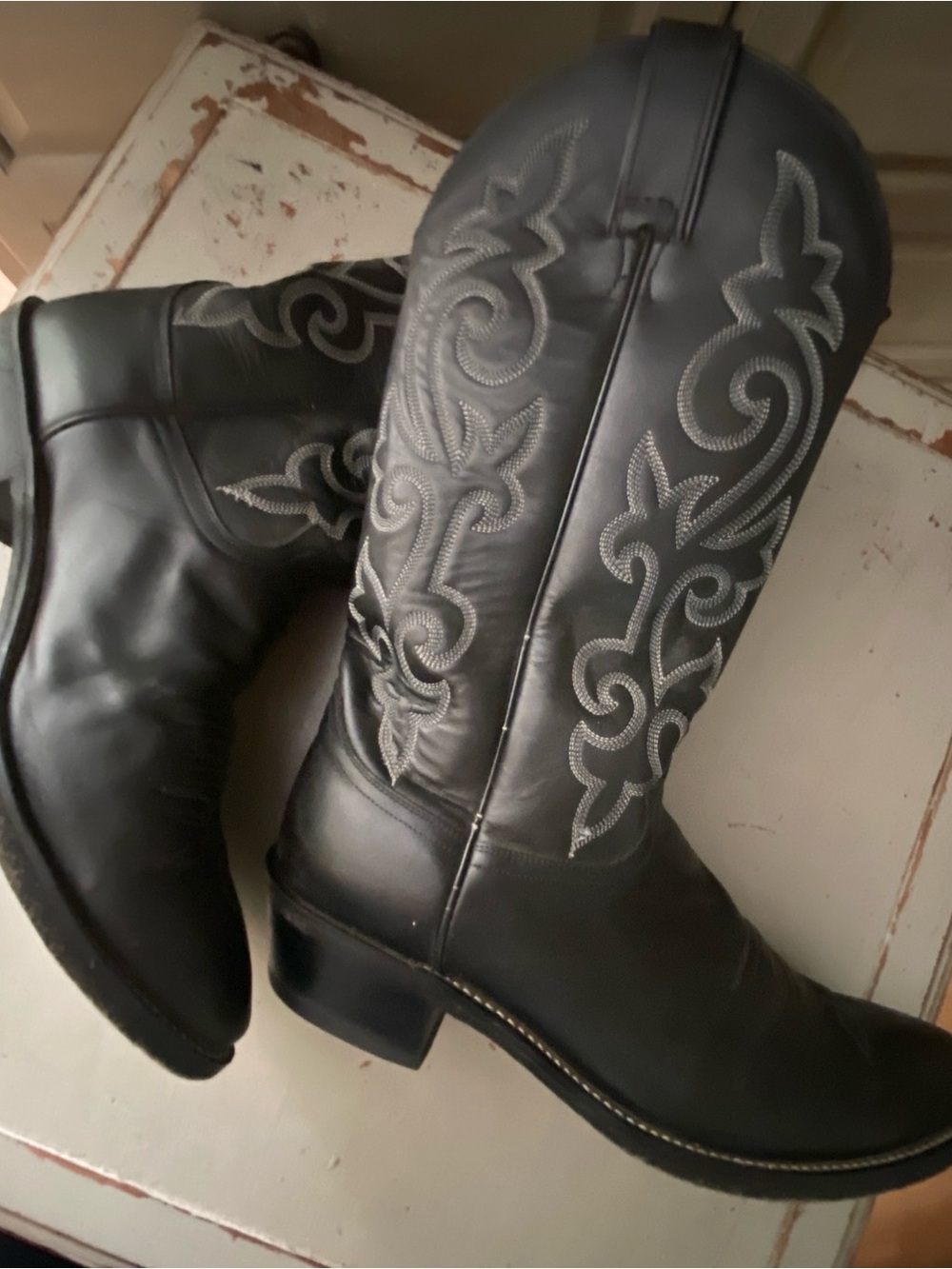 Justin Boots Black Leather Western Boots with Contrast Stitching